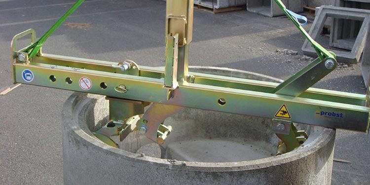 Brunnslyft SVZ-Eco lyfter en betongbrunn